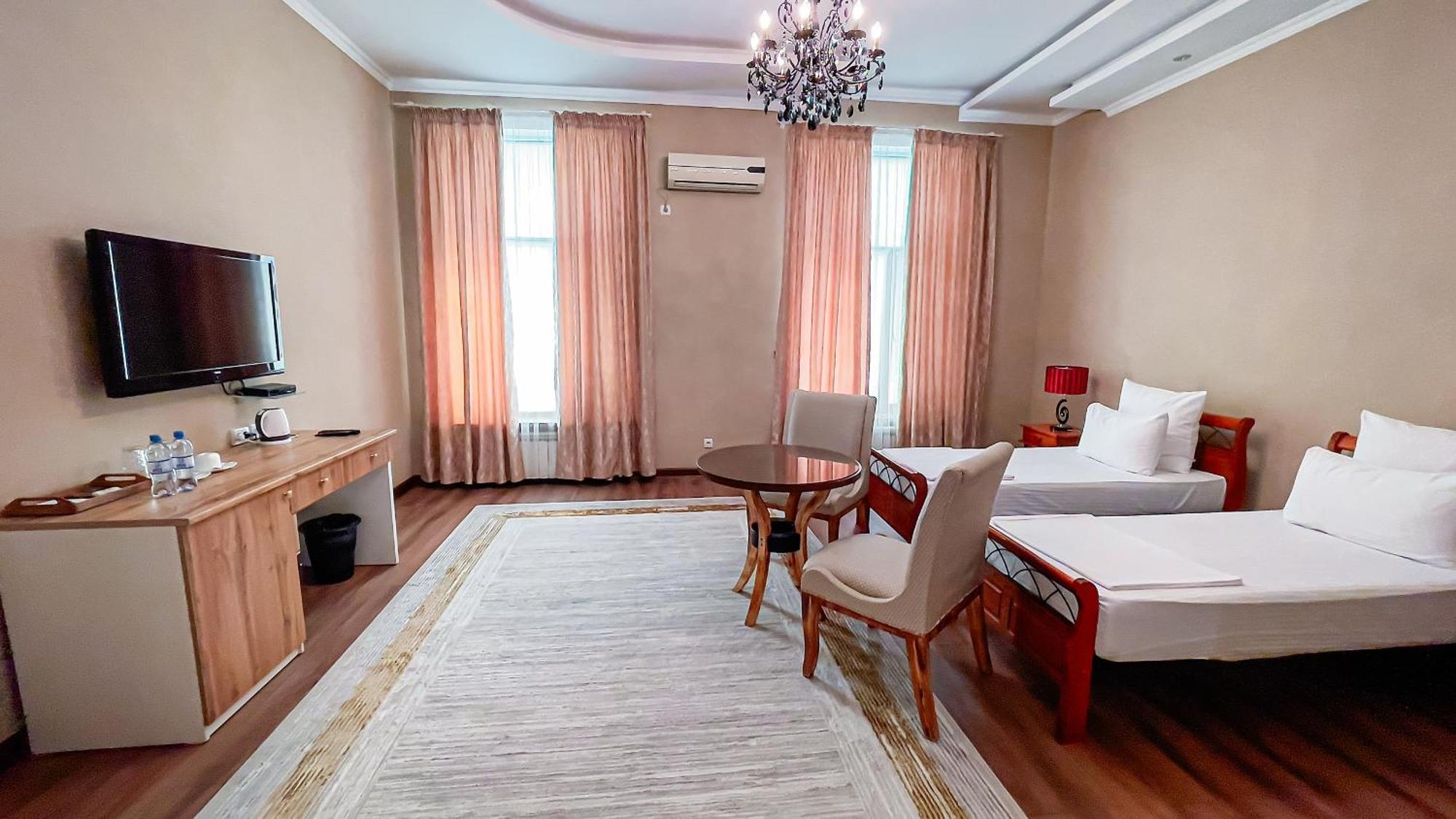 Altair Hotel Tsjimkent Eksteriør bilde
