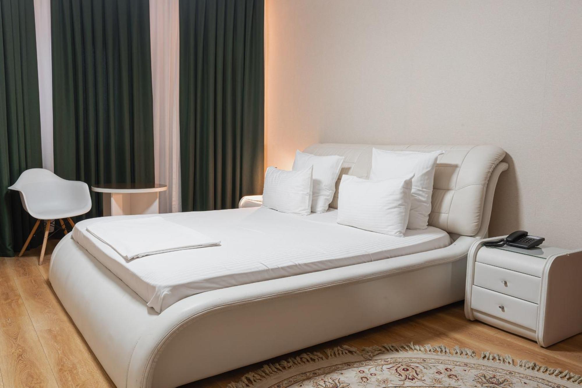 Altair Hotel Tsjimkent Eksteriør bilde