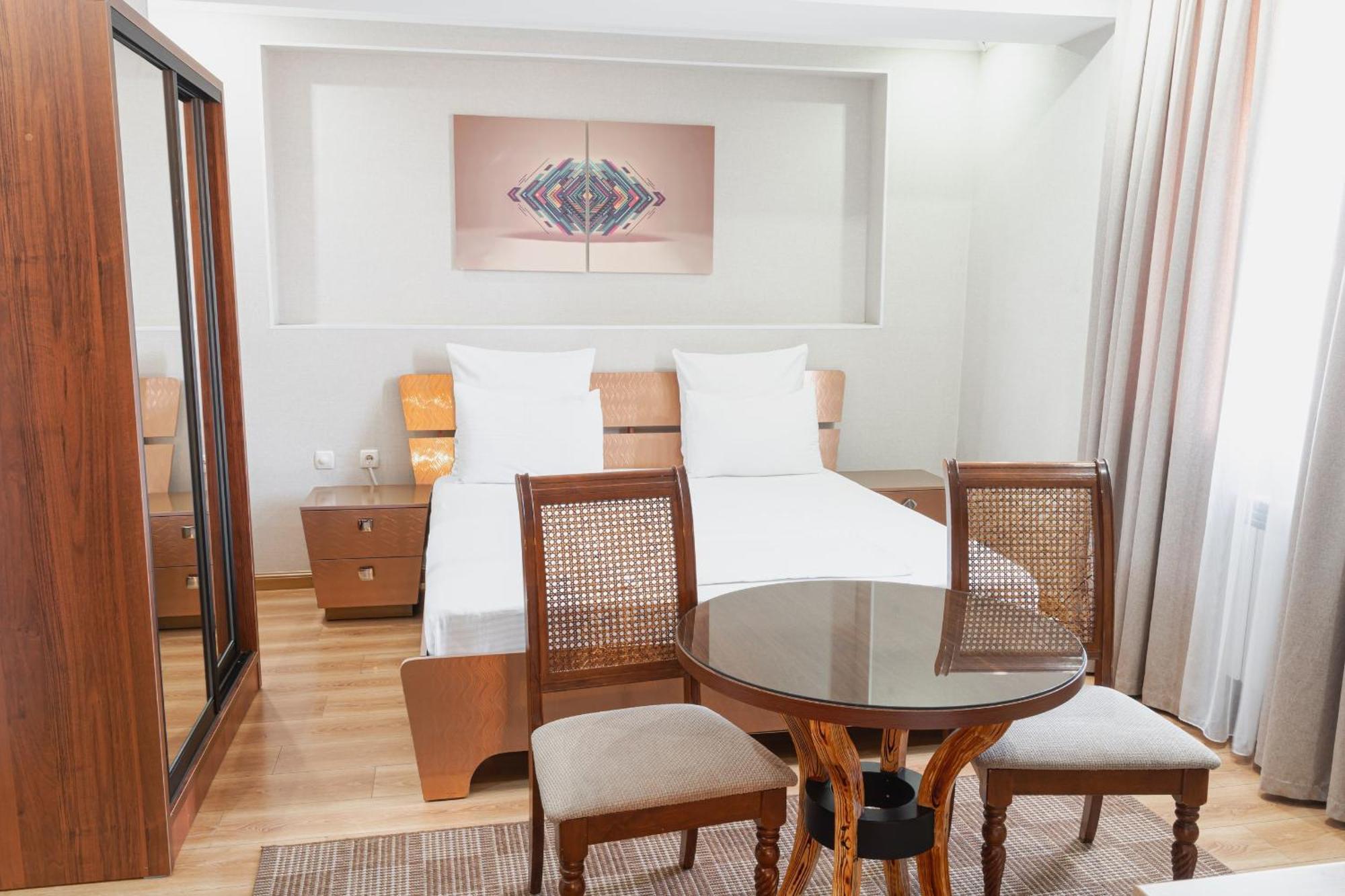 Altair Hotel Tsjimkent Eksteriør bilde