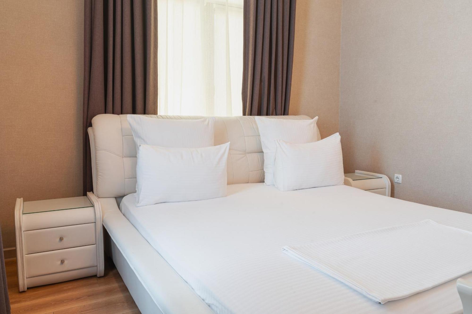 Altair Hotel Tsjimkent Eksteriør bilde